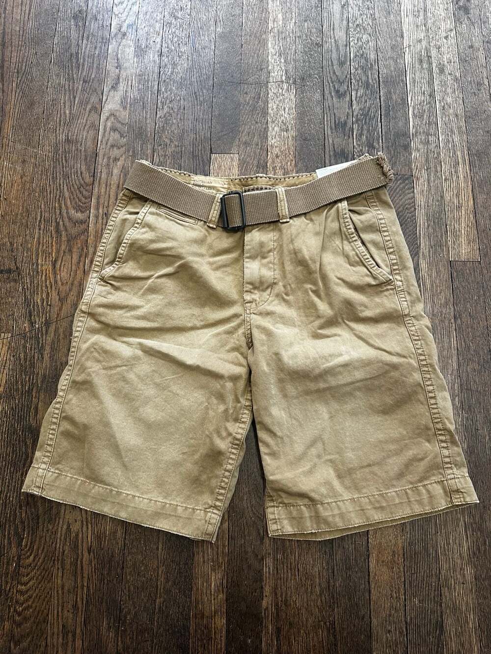 Vintage Y2K American Eagle Men's Khaki Cargo Longer Length Shorts Size 32 w/belt